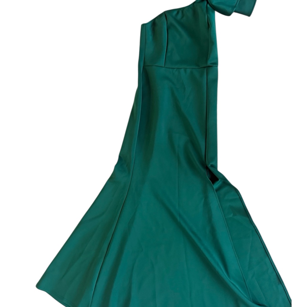 Elegant One-Shoulder Green Gown